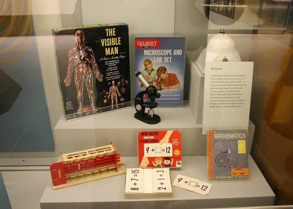 1938: Microscope Set